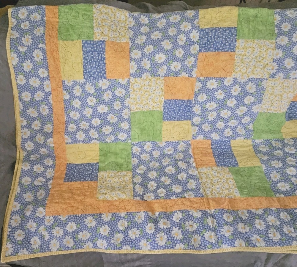 Patchwork Quilt Blanket Handmade Machine Sewn Double-Side Prints Daisy 5x8 READ