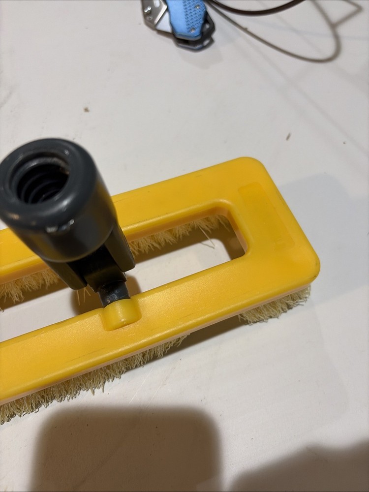 ALLWAY TOOLS SSB 8" Swivel Scrub Brush