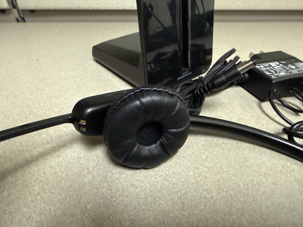 Plantronics C054A Wireless Headset System (power included)