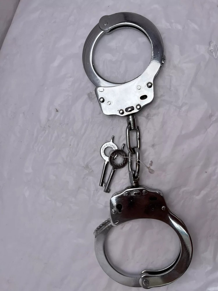 Maximum security Handcuffs Standard Size Nickel Double Locking New