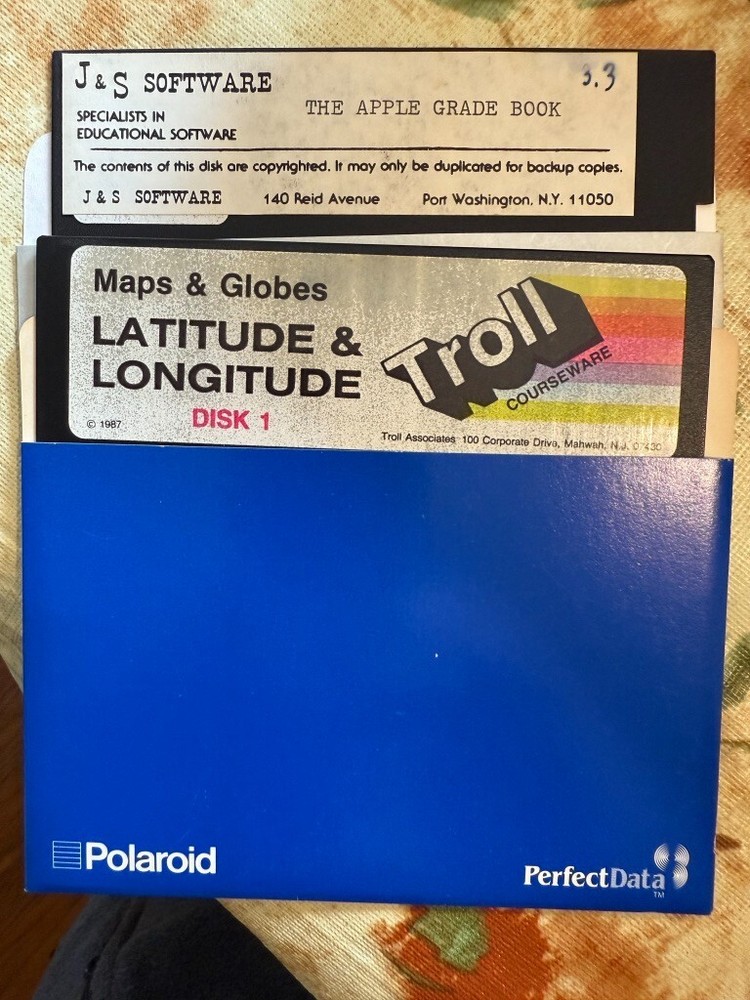 Apple 2 Software : THE APPLE GRADEBOOK : Plus : MAPS & GLOBES (2 programs)
