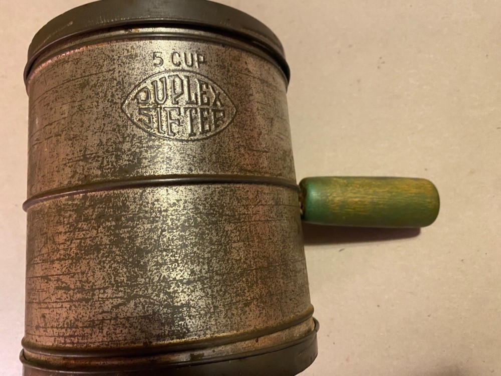 Antique Duplex Sifter 5 Cup Green Handle