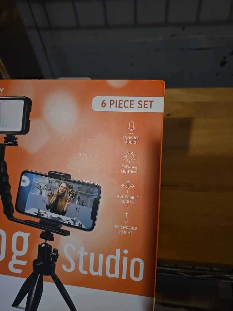 Merkury 6 PC Set Vlogging Kit - Ultimate Vlog Studio OPEN BOX