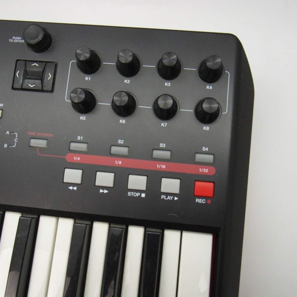 Akai Professional MPK225 25-Key USB MIDI Keyboard & Drum Pad Controller UNTESTED