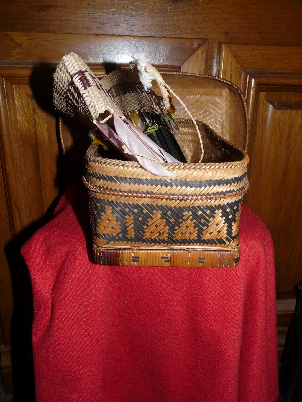 WAIWAI BRAZIL AMAZON INDIAN SHAMAN BASKET WITH HEADDRESS