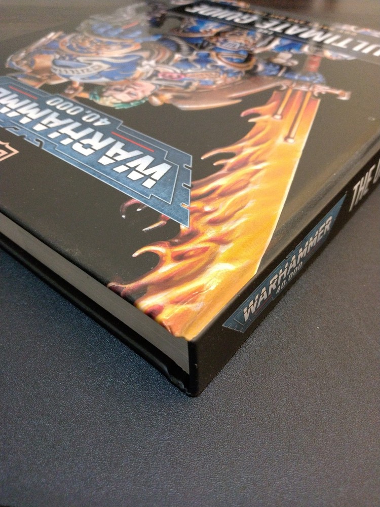 Warhammer 40,000 The Ultimate Guide Book