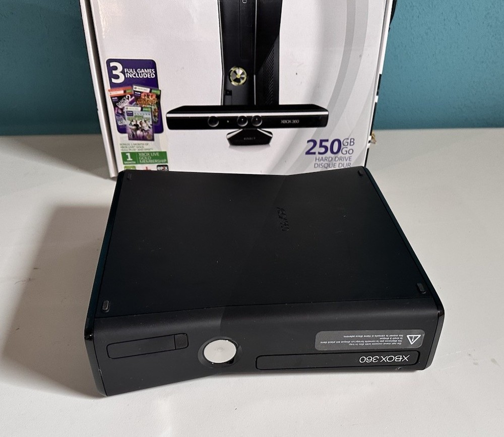 XBOX 360 4GB Video Game Console & Kinect Sensor
