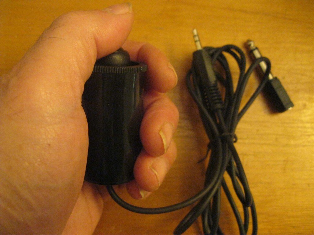 PUSH  TO TALK  PTT SWITCH  W  EASY PUSH   3.5MM PLUG AND 5' SHIELDED CABLE