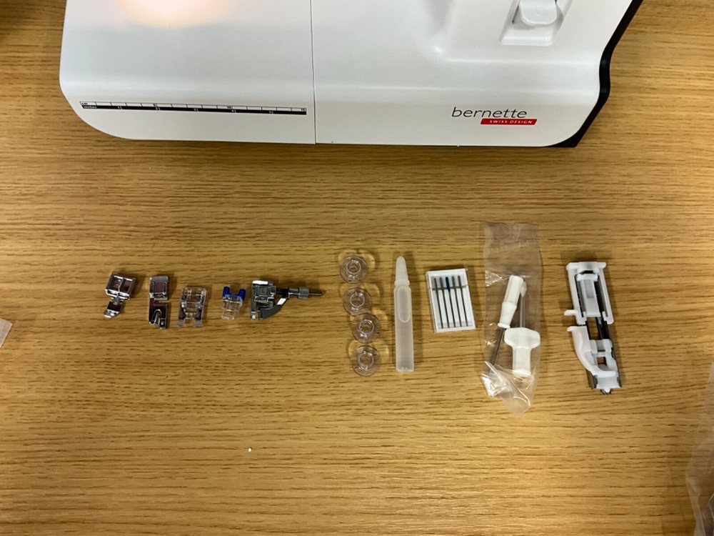 Bernette b35 Mechanical Sewing Machine w/ Accessories ~Serviced!