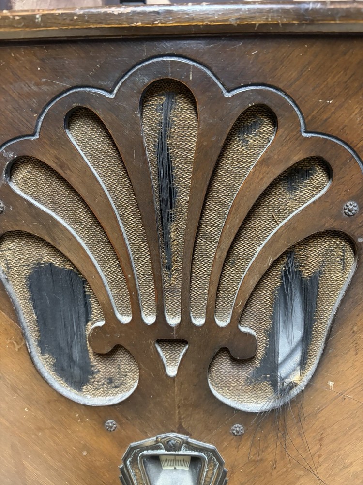 Ultra Blue Fox Vintage Radio