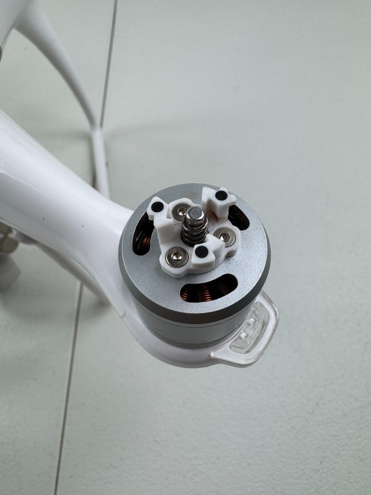 DJI Phantom 4 Pro 4K Camera Drone - White WM331A Bundle DRONE + CAMERA ONLY