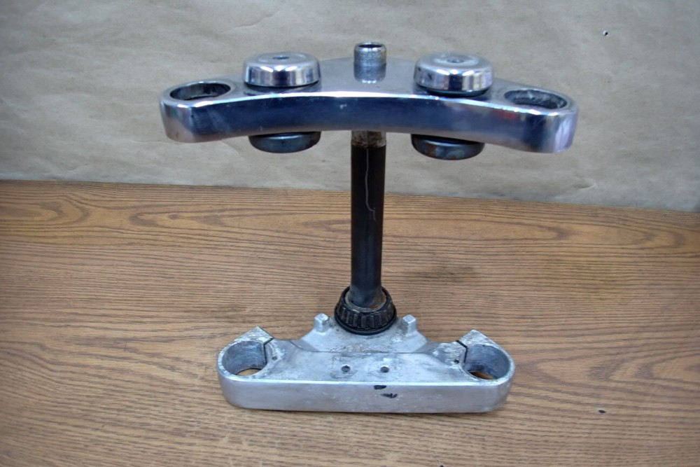 SUZUKI SAVAGE LS650 TRIPLE TREE STEERING STEM