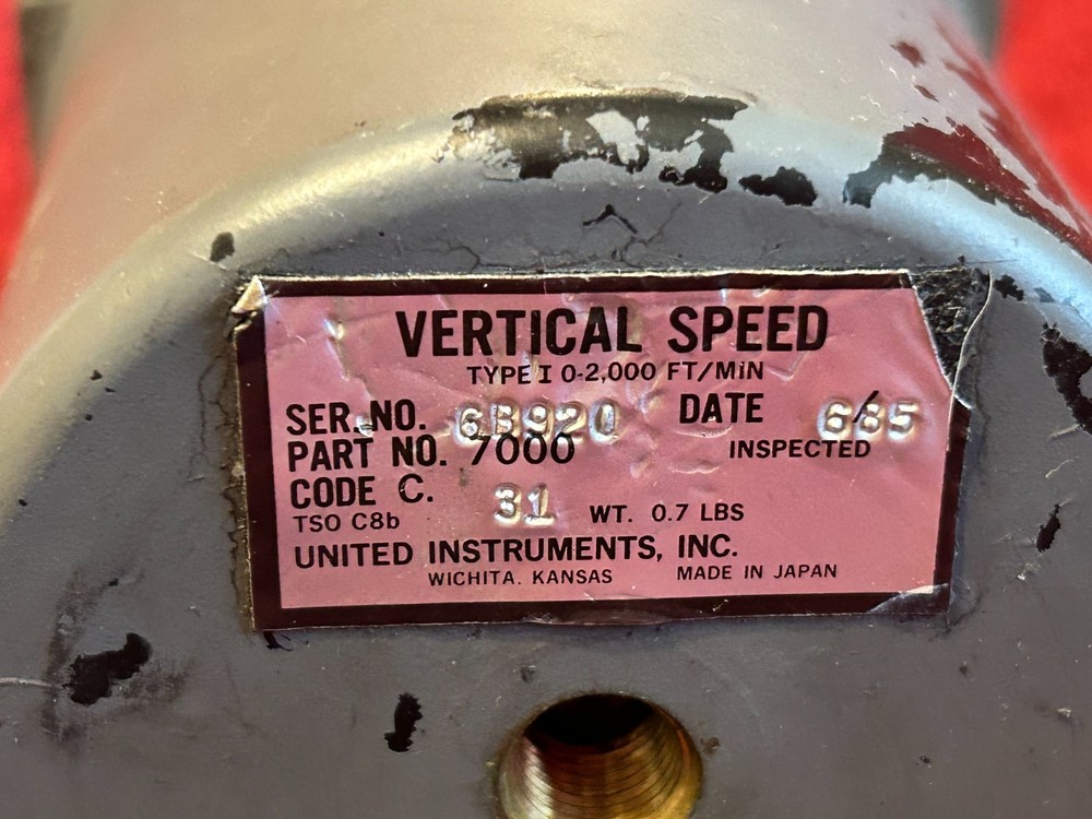UNITED INSTRUMENTS VERTICAL SPEED INDICATOR P/N 7000