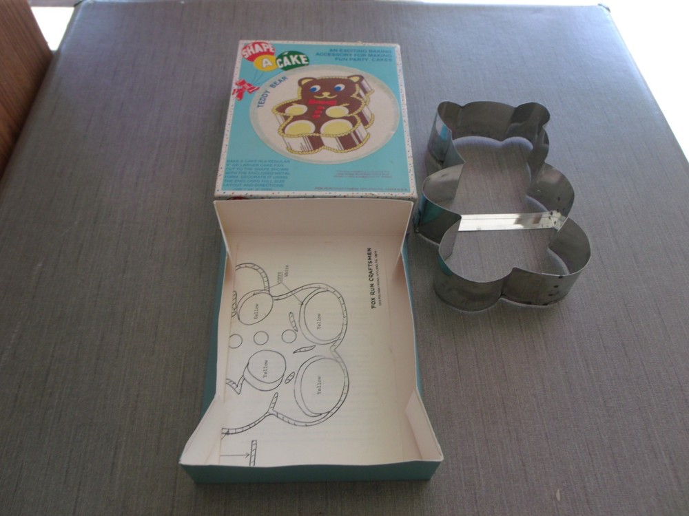 VINTAGE FOX RUN CRAFTSMEN  SHAPE A CAKE TEDDY BEAR  SHAPE