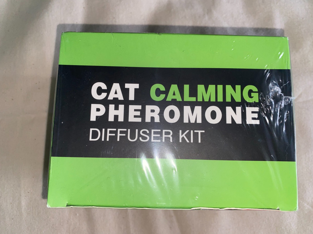 CAT Calming PHEROMONE Diffuser Kit NEW 2 Plug-Ins, 4 Refills