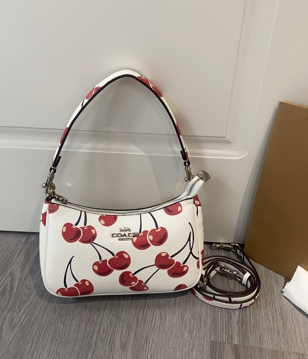 🍒 Womens Shoulder Bag With Cherry Print Smooth Leather COA CZ774