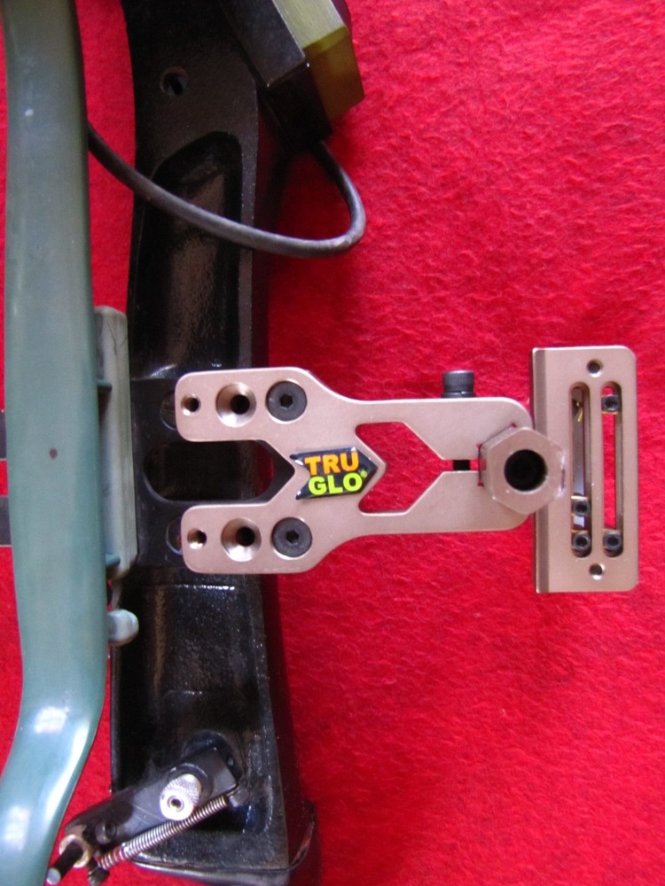 T Star Compound Bow Camo 50" OAL TruGlo Sight, Needs Bowstring