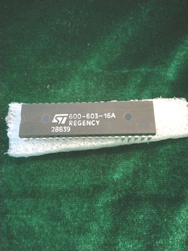 STMicroelectronics 600-603-16A REGENCY 28839 DIP Integrated Circuit NOS
