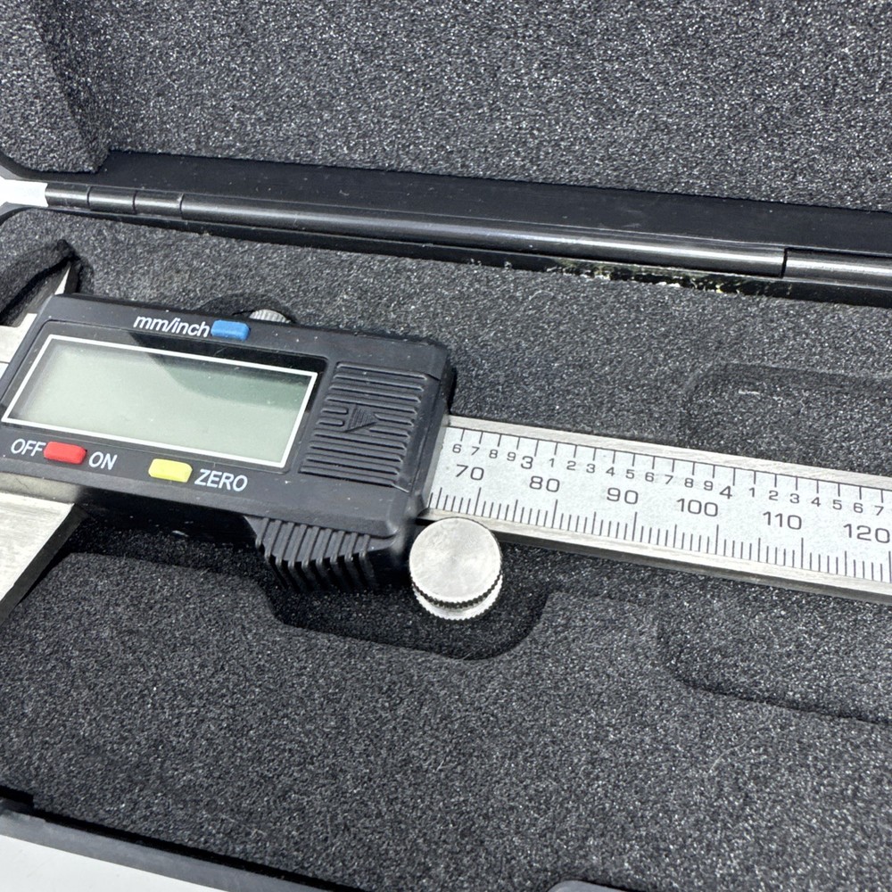 RadioShack Electronic Digital Caliper With Black Case #6400192