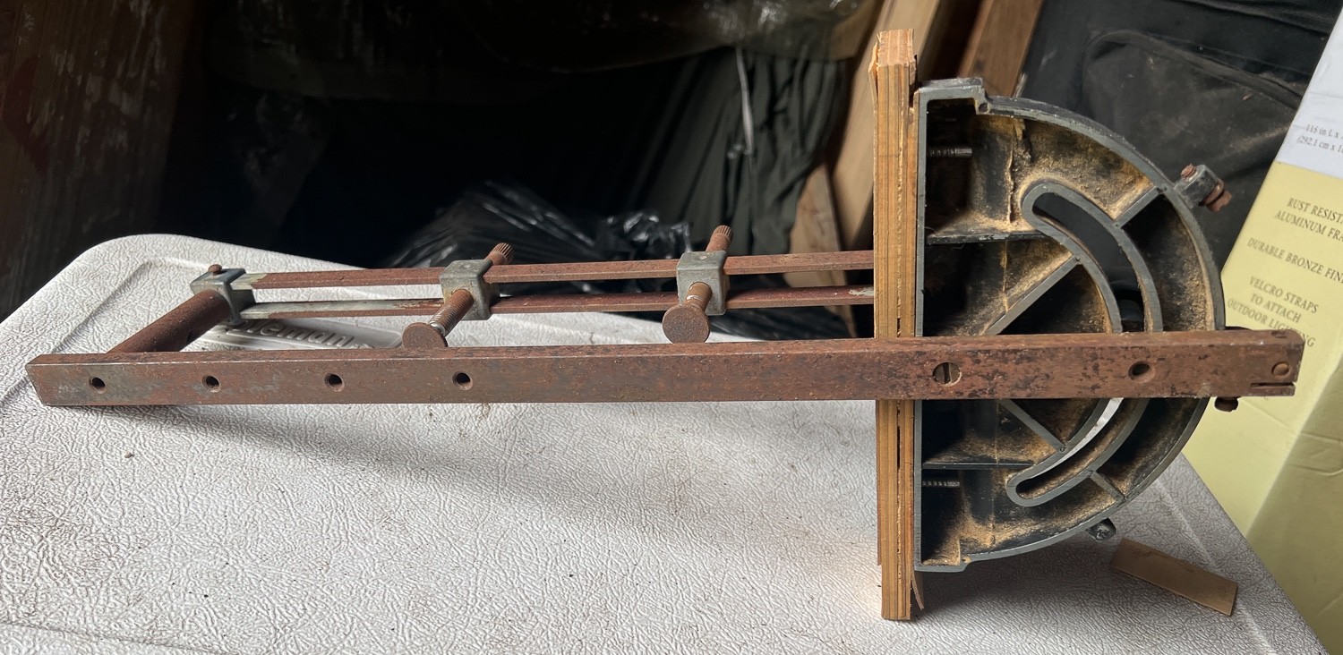 Rockwell Delta ? Auto-Set Miter Gauge with Hold Down Clamp for 3/4" x 3/8" Slot