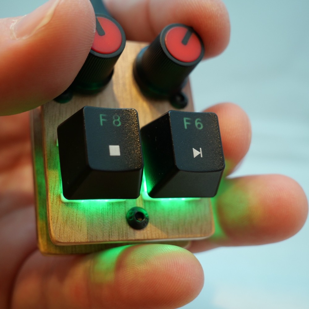 madMidiMini Compact Midi Controller with 2 Note Buttons 2 Potentiometers and LED