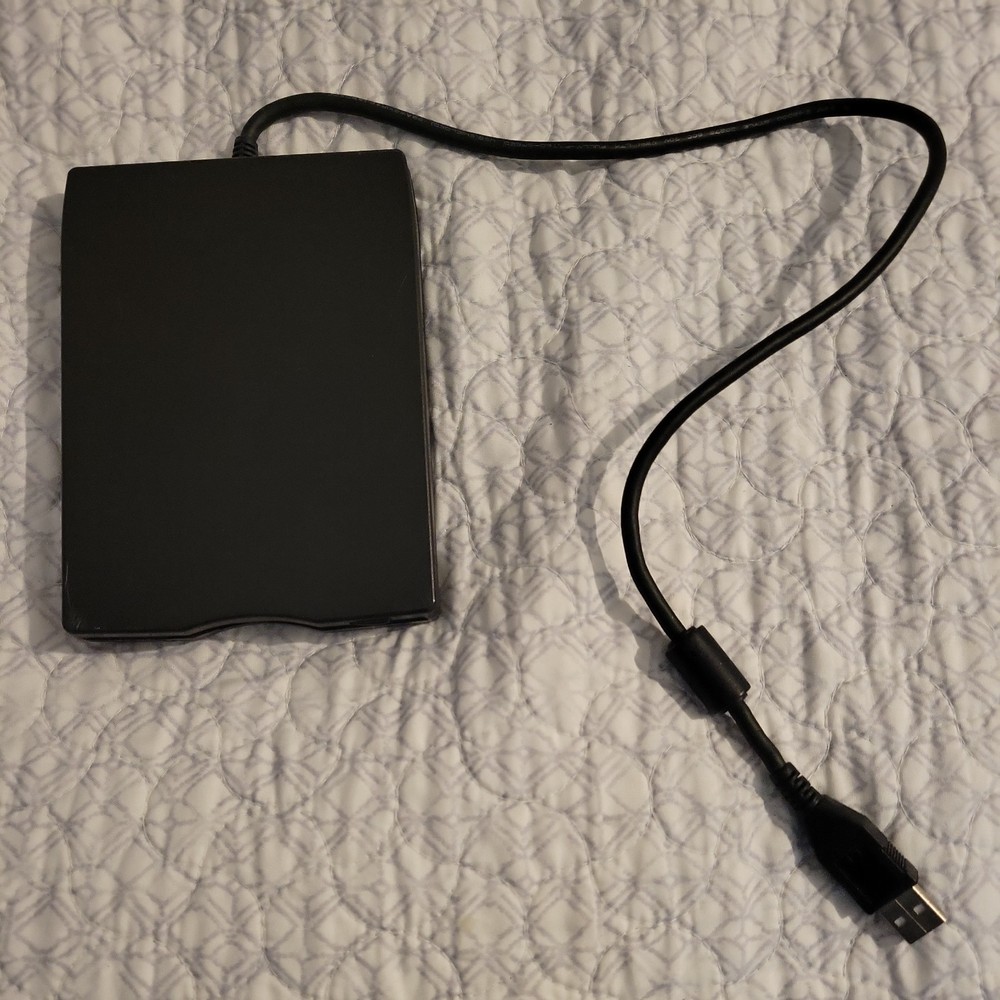TEAC FD-05PUW   3.5"  1.44 MB USB External Floppy Disk Drive