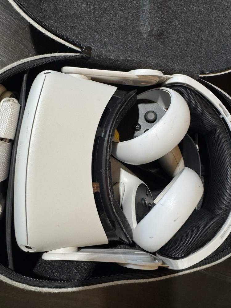 Meta Quest 2 Virtual Reality Headset 128GB All-in-One Gaming Accessory