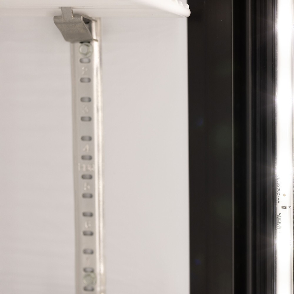 7.7 Cubic Ft PEAKCOLD PLUS Upright Display Cooler