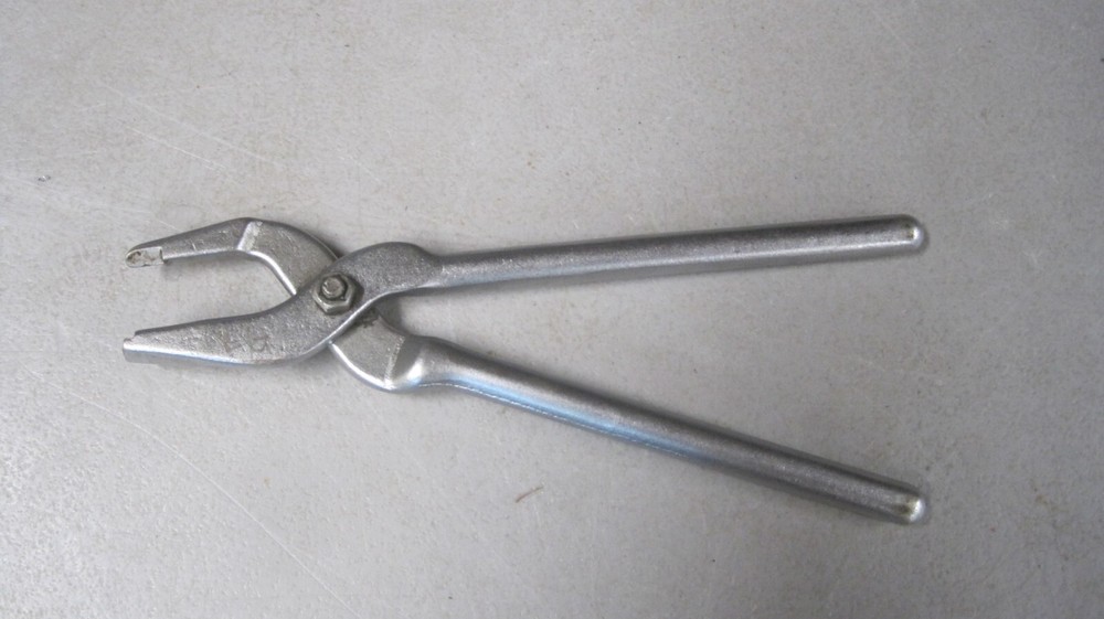 STUD CONE PLIERS # 7077