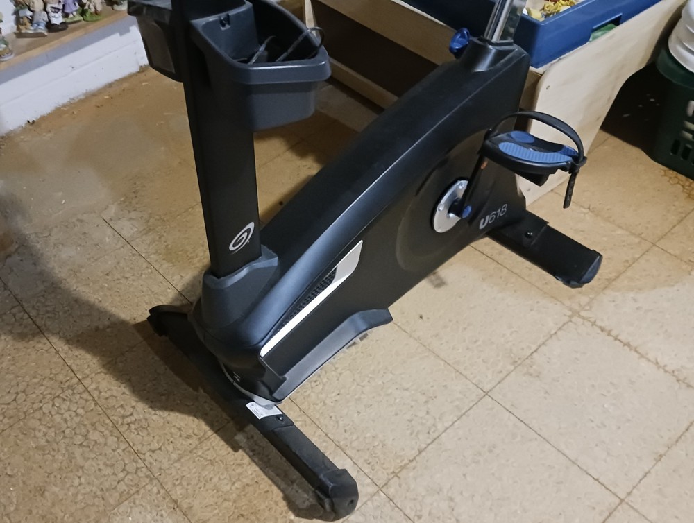 Nautilus - U618 Upright Exercise Bike. Pristine Condition!!