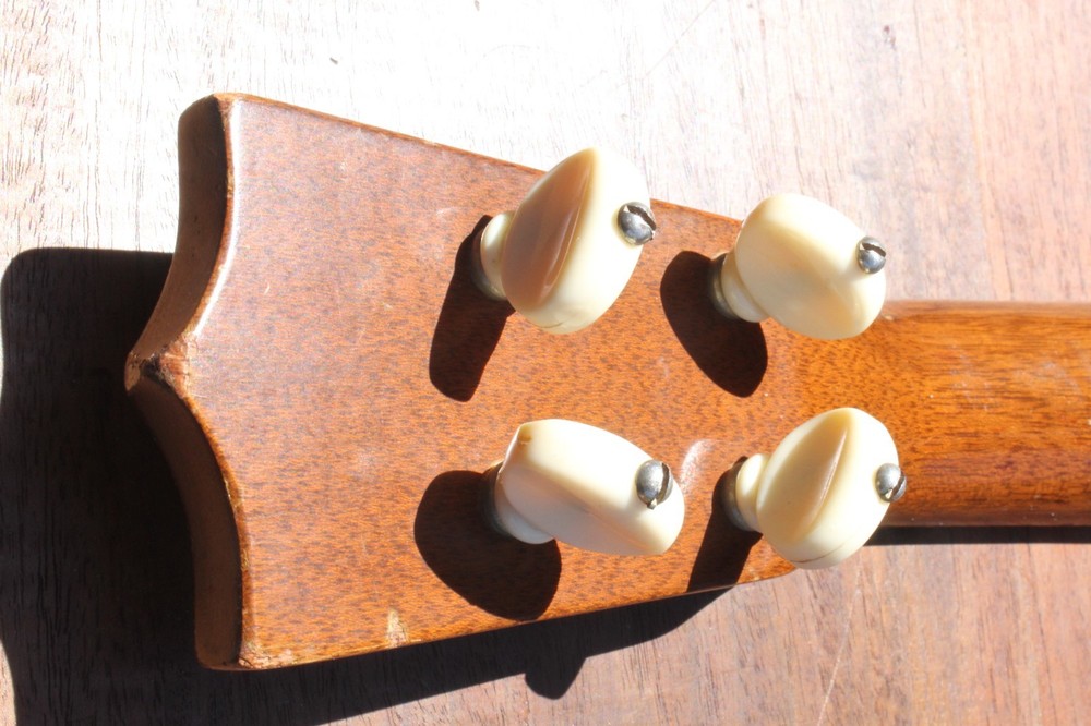 MARTIN & CO O 4-String UKE Ukelele with Soft Case – Very Good