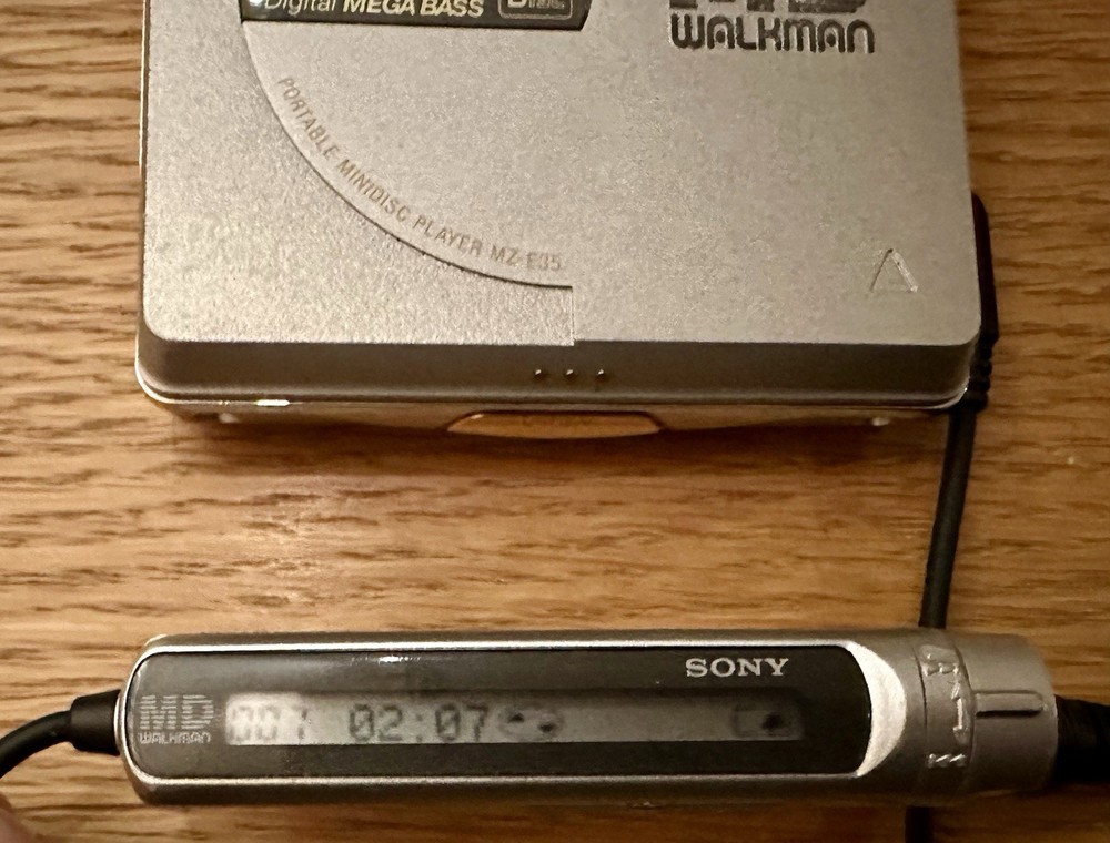 Sony MZ-E35 Walkman Portable MiniDisc MD Player - Please Read