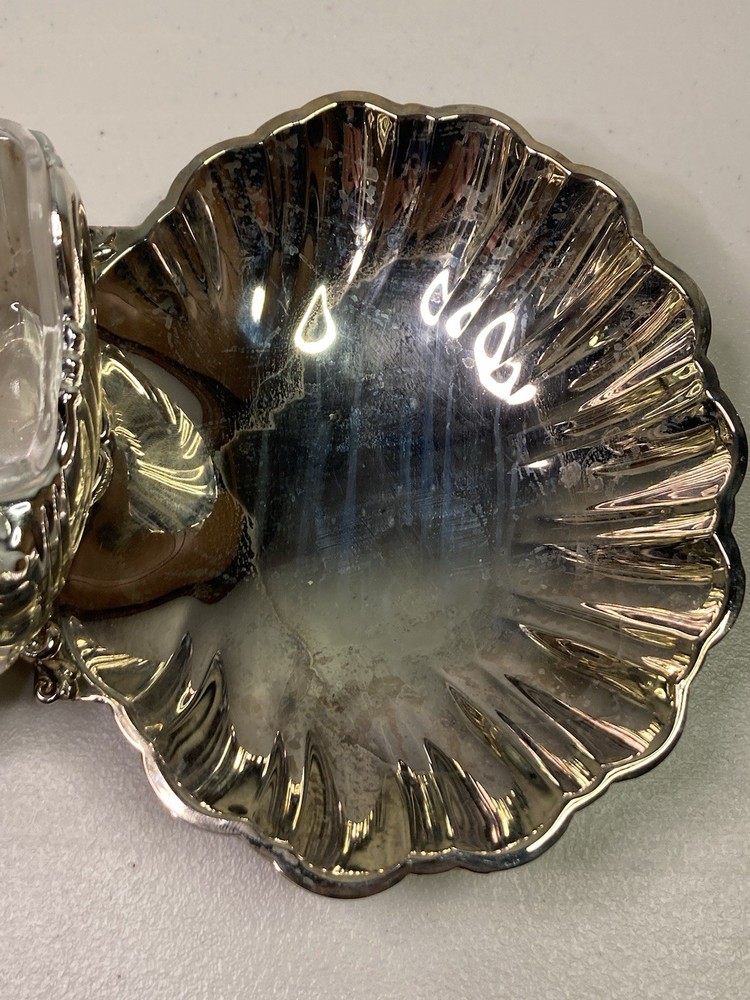 Beautiful Vintage 2 Section Appetizer Dish Swan Pick Holder Center Silverplate