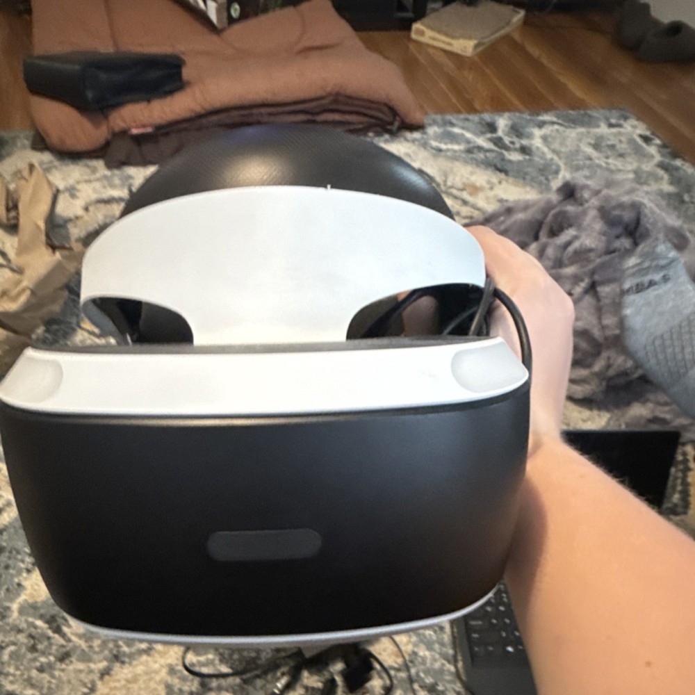 Nearly Complete PSVR Bundle + PS Move Dock(working )