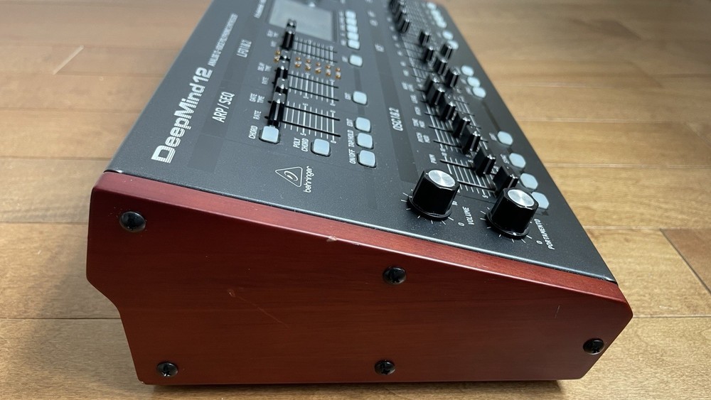 Behringer Deepmind 12D Analog 12-Voice Polyphonic Desktop Synthesizer