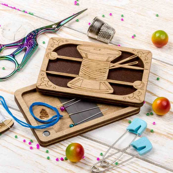 Needlework Holder "Spool of thread"