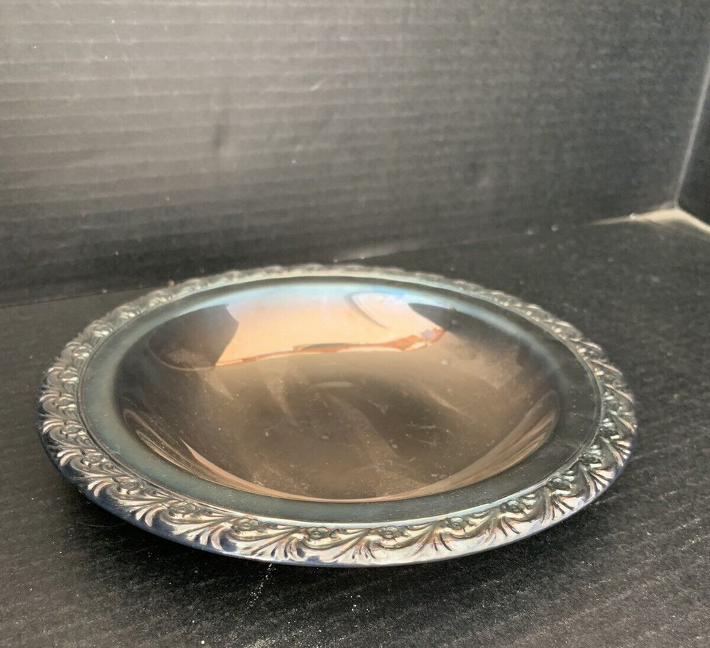 Wm Rogers 748 Round Candy Mint Nut Silver Plate Bowl Dish 7.5 in diameter VTG