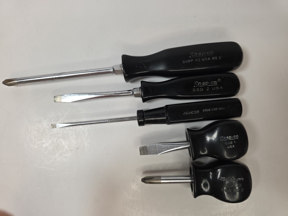 SNAP-ON TOOL  5 pc. SCREWDRIVER SET, Flat and Phillips Black Handle Screwdrivers