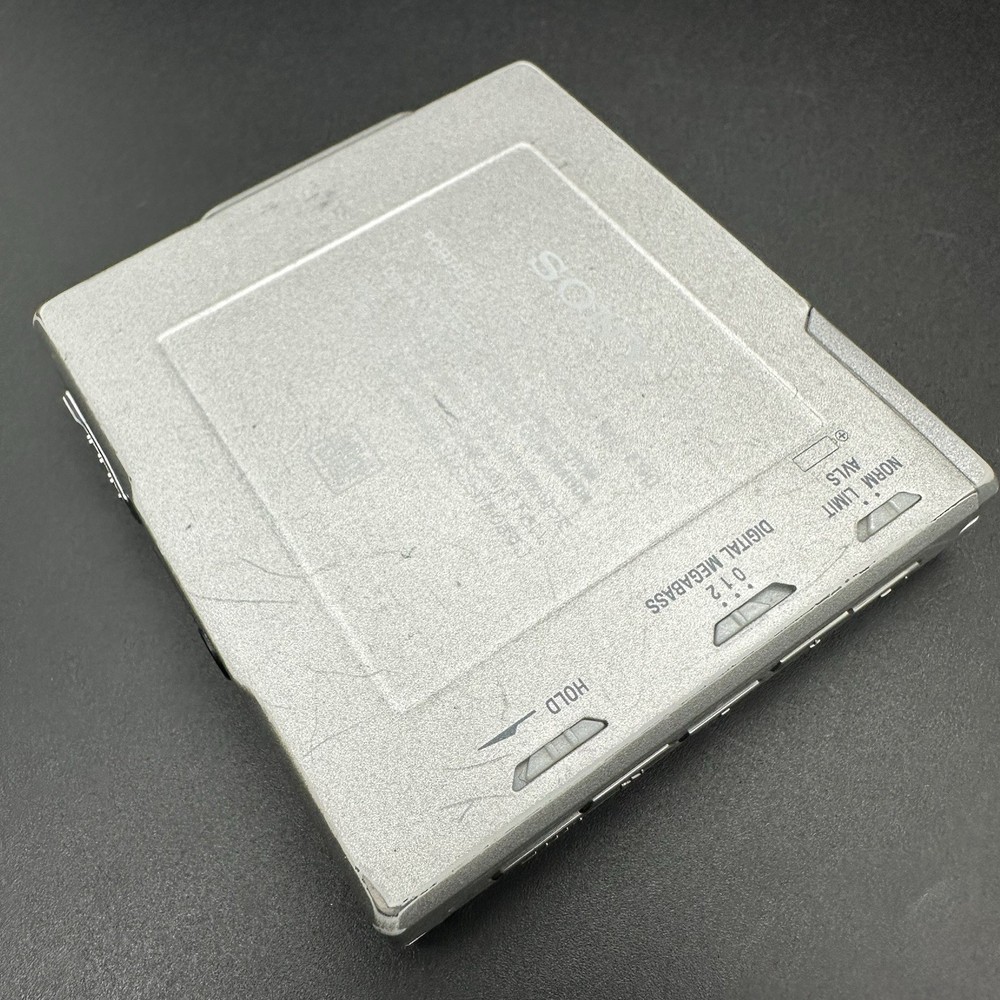 SONY MZ-E90 Minidisc Player Tested silver with Remote & AA Battery slider