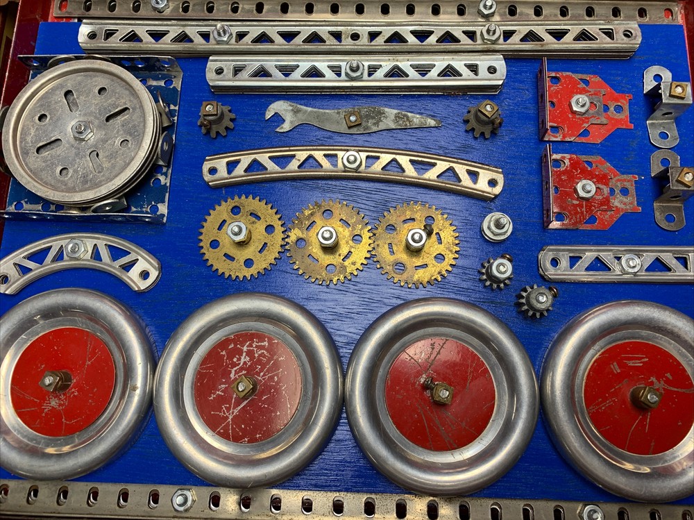 A.C. Gilbert copmany 7 1/2 erector set Vintage