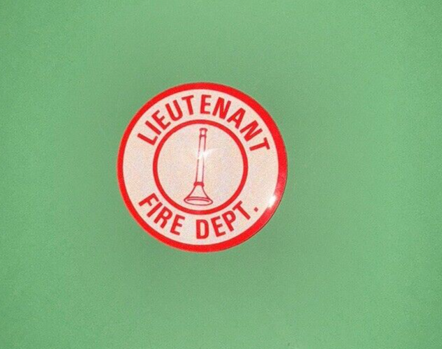 Firefighter Decal/Sticker Round (LIEUTENANT)