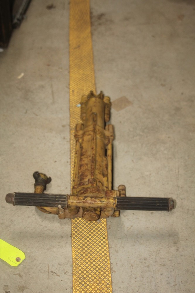 Pneumatic Pavement Breaker