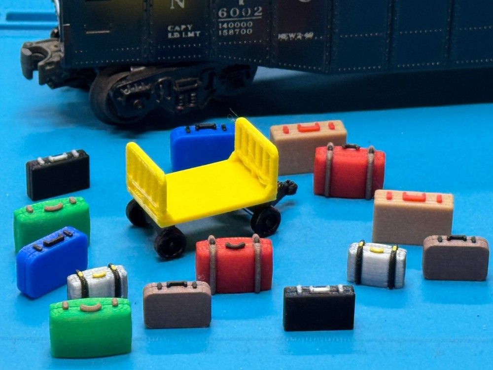 Deluxe O scale Suitcase only set, colored Platform Accessories