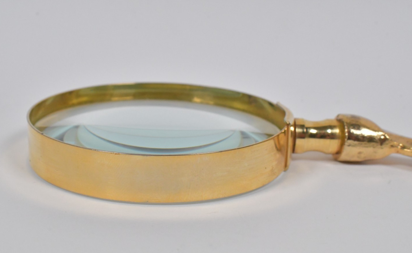 Vtg Gold Tone Smiling Crescent Moon Face Magnifying Glass