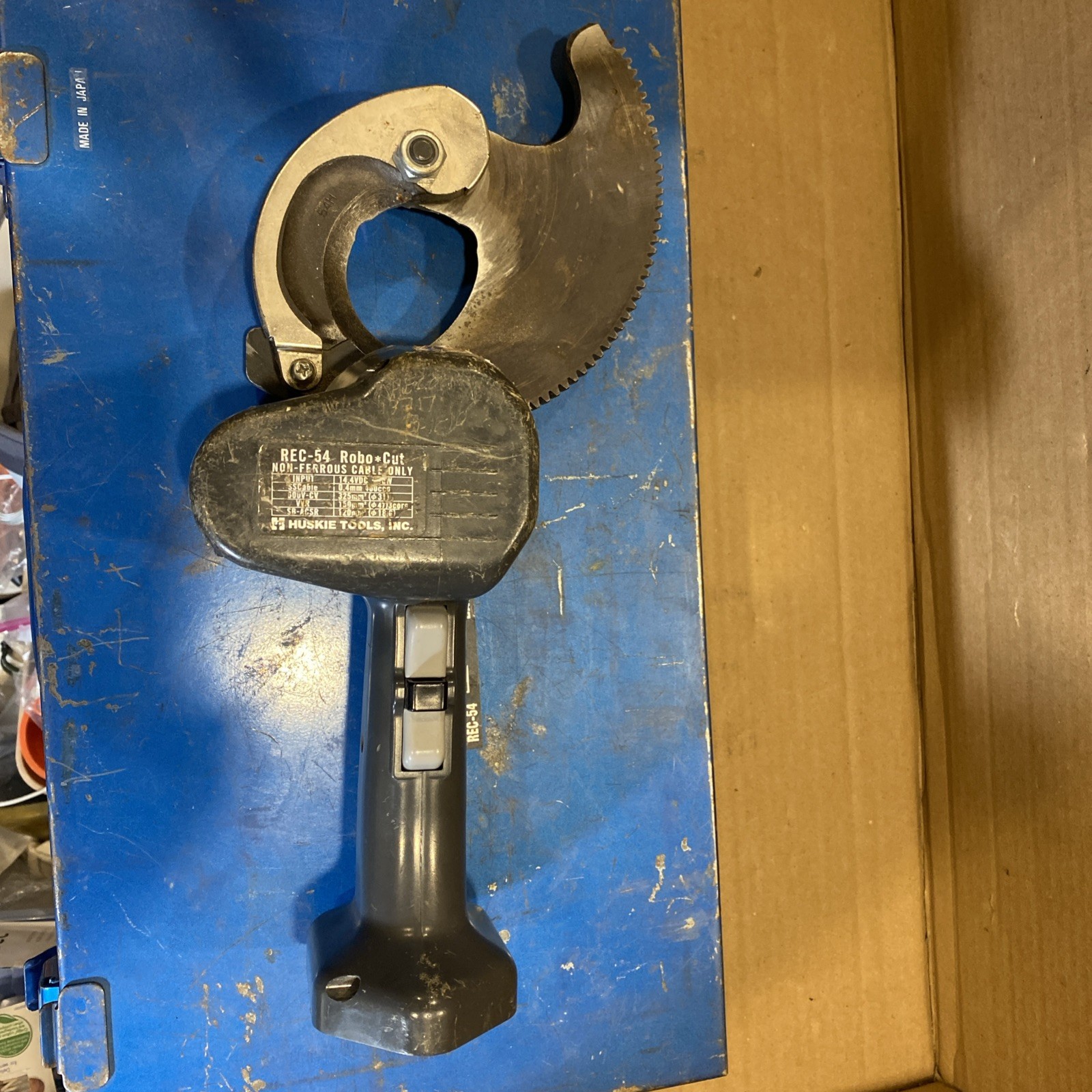 Huskie Robo-Cut Rec54 with Case