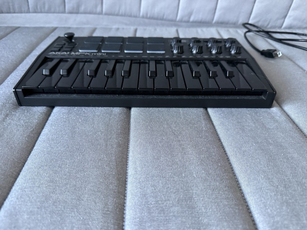 Akai MPK Mini MK3 25 Keys Keyboard Controller - Black