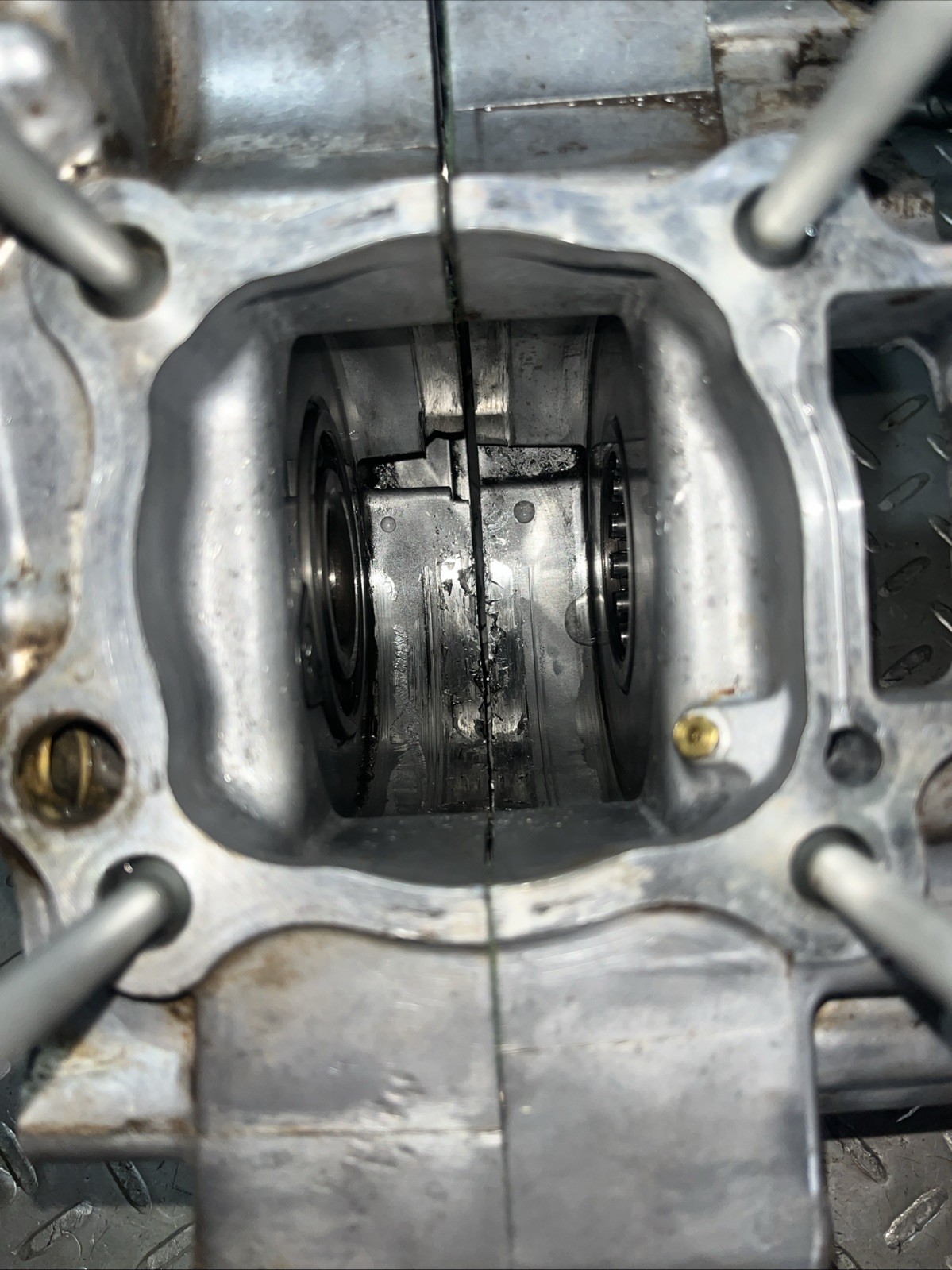 08-09 HONDA CRF250R CRF 250R OEM Left RIGHT CRANK CASE CRANKCASE Engine DAMAGED