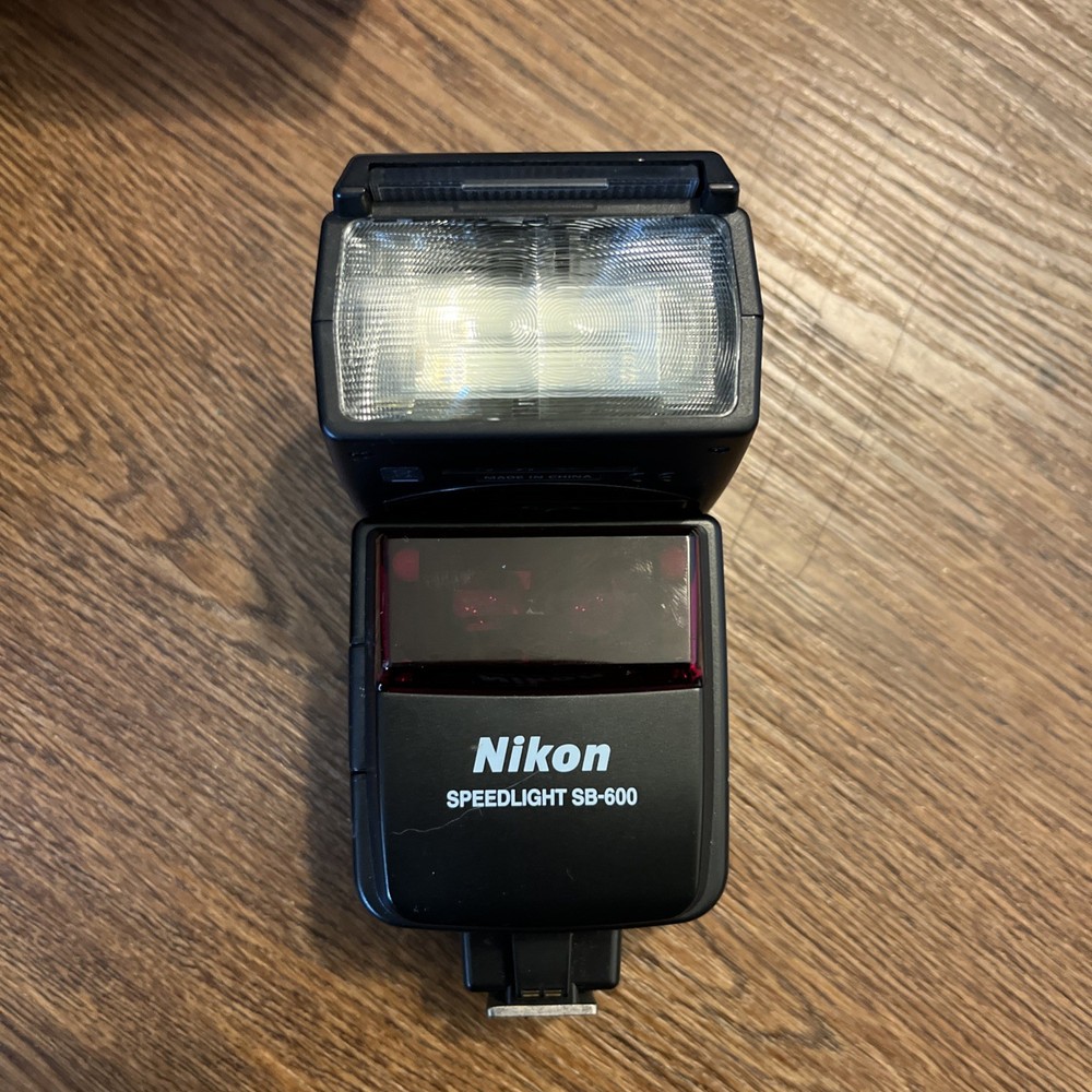 NIKON SPEEDLIGHT SB-600 FLASH