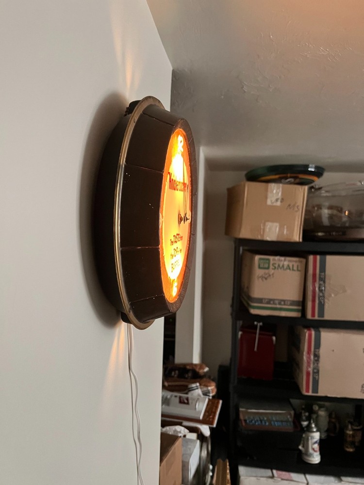Knickerbocker Beer Lighted Clock in Great Condition!