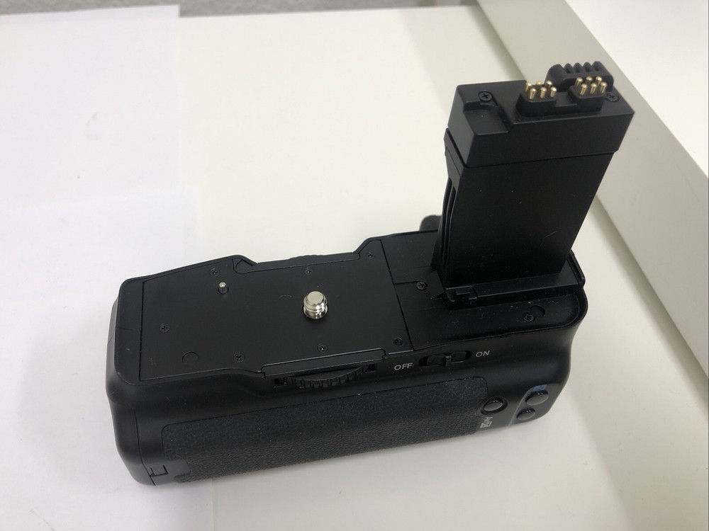 Used Meike MK-550D Multi-Power Battery Pack Grip